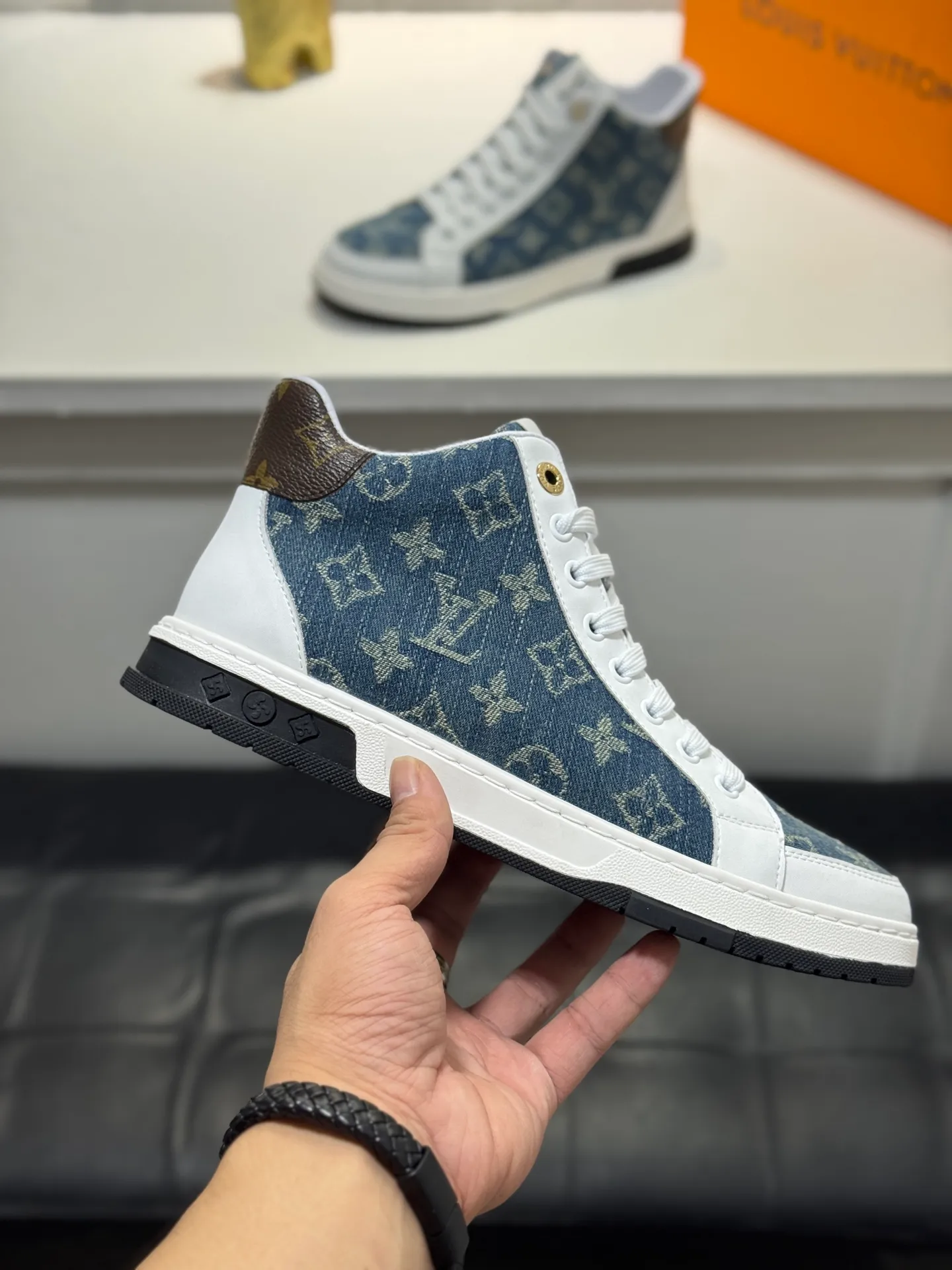 Men's shoes 💰420 [New style] 🐛🐛Top original order - Louis Vuitton®️ Trendy and fashionable yet low-key men's casual shoes, uppers made of LV denim spliced ​​with cowhide, comfortable and breathable, sheepskin lining, original rubber outsole, two colors available ~ a must-have for stylish men. Size: 38-44 (45 customized